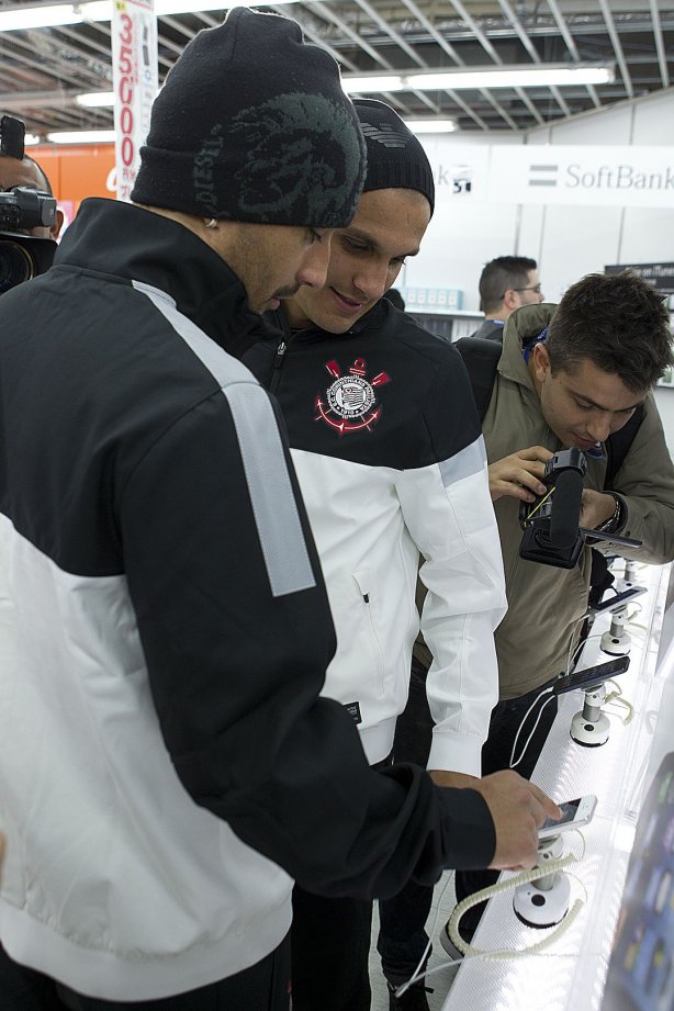 Foram fazer comprar em um shopping perto do hotel, após o treino do Corinthians esta manhã no Wave Stadium Kariya, onde se prepara para disputar o Campeonato Mundial Interclubes organizado pela FIFA, a ser jogado nas cidades de Toyota e Yokohama