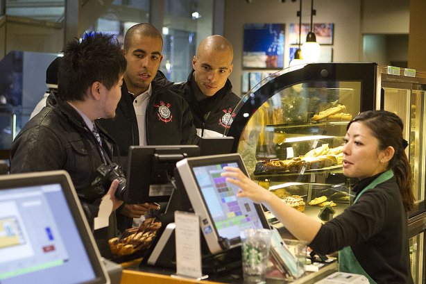 Foram fazer comprar em um shopping perto do hotel, após o treino do Corinthians esta manhã no Wave Stadium Kariya, onde se prepara para disputar o Campeonato Mundial Interclubes organizado pela FIFA, a ser jogado nas cidades de Toyota e Yokohama
