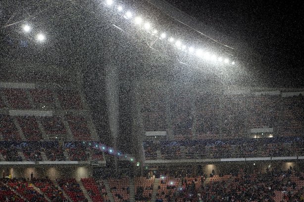 Mais a comissão tecnica fora ao estádio de Toyota, para assistir ao jogo entre o Al Ahly, do Egito, e o Sanfrecce Hiroshima, após o treino desta tarde no Wave Stadium Kariya, como preparação para a disputa do Campeonato Mundial Interclubes organizado pela FIFA, a ser jogado nas cidades de Toyota e Yokohama