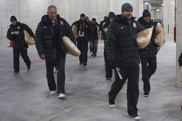 Mais a comissão tecnica fora ao estádio de Toyota, para assistir ao jogo entre o Al Ahly, do Egito, e o Sanfrecce Hiroshima, após o treino desta tarde no Wave Stadium Kariya, como preparação para a disputa do Campeonato Mundial Interclubes organizado pela FIFA, a ser jogado nas cidades de Toyota e Yokohama