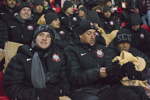 Mais a comissão tecnica fora ao estádio de Toyota, para assistir ao jogo entre o Al Ahly, do Egito, e o Sanfrecce Hiroshima, após o treino desta tarde no Wave Stadium Kariya, como preparação para a disputa do Campeonato Mundial Interclubes organizado pela FIFA, a ser jogado nas cidades de Toyota e Yokohama
