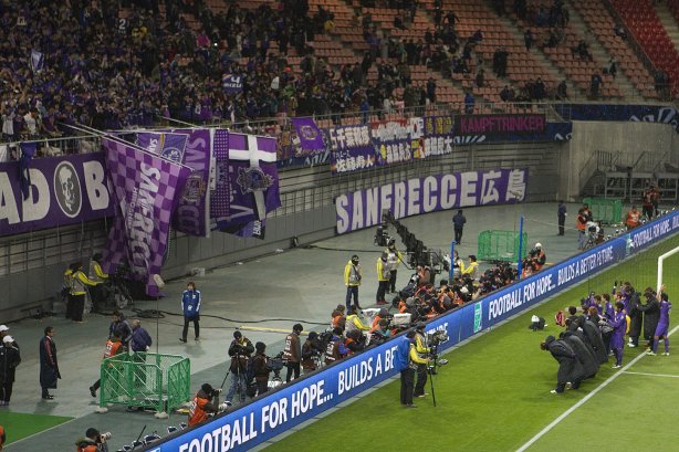 Mais a comissão tecnica fora ao estádio de Toyota, para assistir ao jogo entre o Al Ahly, do Egito, e o Sanfrecce Hiroshima, após o treino desta tarde no Wave Stadium Kariya, como preparação para a disputa do Campeonato Mundial Interclubes organizado pela FIFA, a ser jogado nas cidades de Toyota e Yokohama