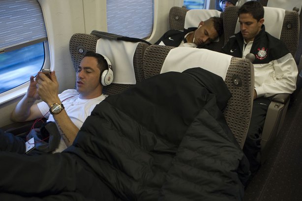 Durante a viagem de Nagoia para Yokohama, onde no dia 16/12, domingo, o time do Corinthians/Brasil joga contra o Chelsea/Inglaterra, pelo titulo de Campeão Mundial Interclubes 2012 organizado pela FIFA, em Yokohama