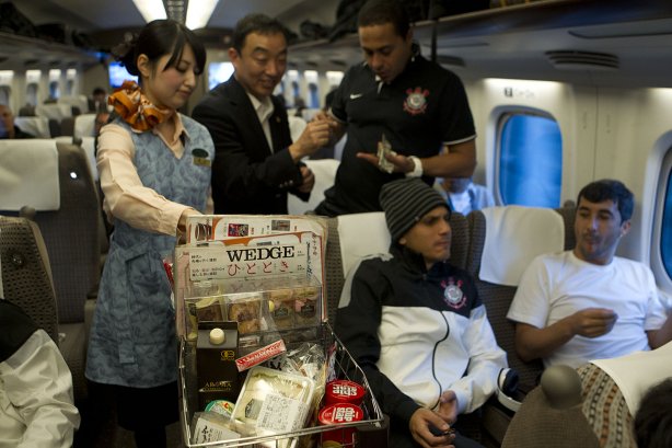 Durante a viagem de Nagoia para Yokohama, onde no dia 16/12, domingo, o time do Corinthians/Brasil joga contra o Chelsea/Inglaterra, pelo titulo de Campeão Mundial Interclubes 2012 organizado pela FIFA, em Yokohama