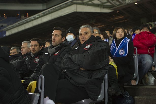 E a comissao tecnica foram assistir ao jogo Chelsea/Inglaterra x Monterrey/México