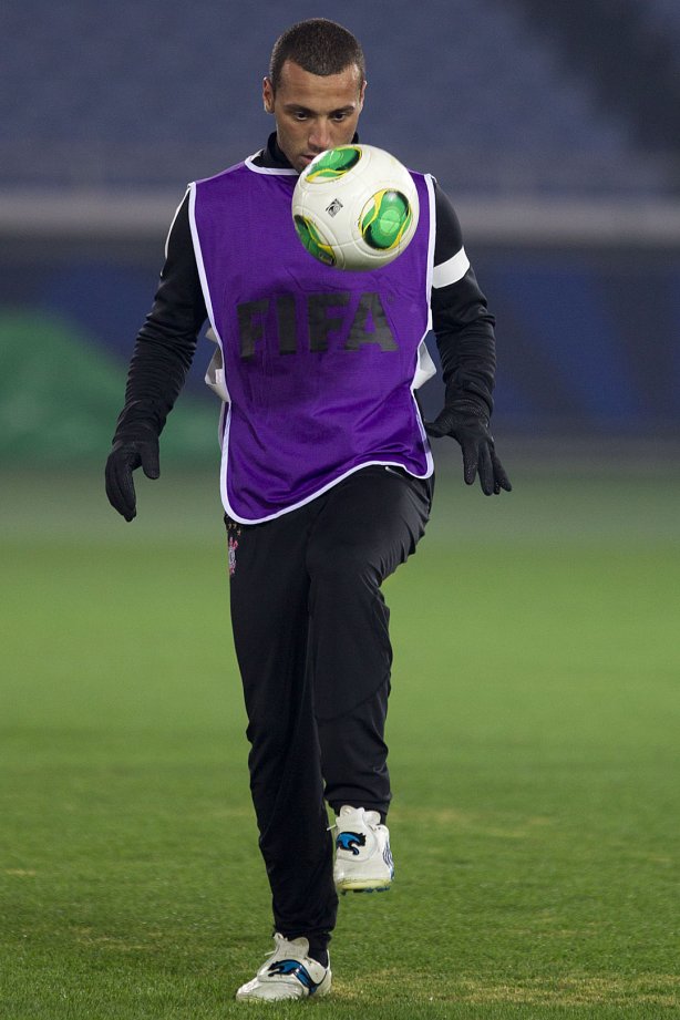 Durante o treino do Corinthians esta noite no Yokohama Stadium, na cidade de Yokohama/Japao; o time se prepara para o jogo contra o Chelsea/Inglaterra, amanhã, dia 16/12, domingo, na disputa do titulo de Campeão Mundial Interclubes 2012 organizado pela FIFA - Yokohama/Japan