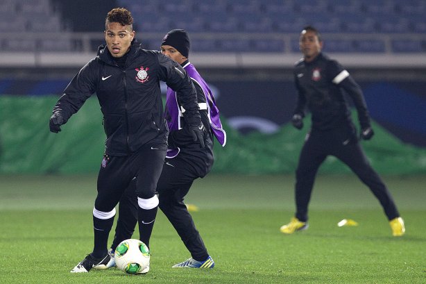 Durante o treino do Corinthians esta noite no Yokohama Stadium, na cidade de Yokohama/Japao; o time se prepara para o jogo contra o Chelsea/Inglaterra, amanhã, dia 16/12, domingo, na disputa do titulo de Campeão Mundial Interclubes 2012 organizado pela FIFA - Yokohama/Japan