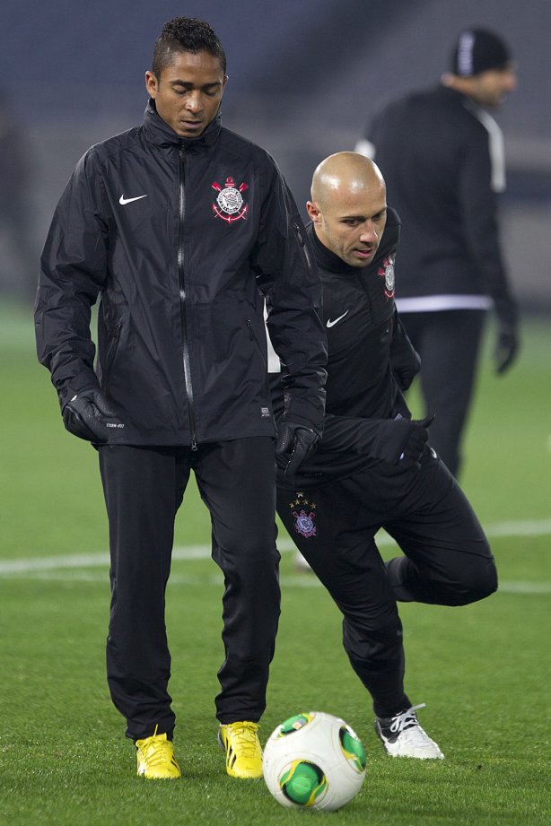 Durante o treino do Corinthians esta noite no Yokohama Stadium, na cidade de Yokohama/Japao; o time se prepara para o jogo contra o Chelsea/Inglaterra, amanhã, dia 16/12, domingo, na disputa do titulo de Campeão Mundial Interclubes 2012 organizado pela FIFA - Yokohama/Japan