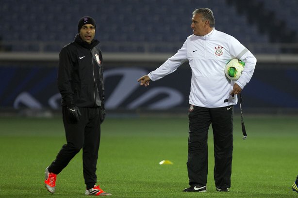 Durante o treino do Corinthians esta noite no Yokohama Stadium, na cidade de Yokohama/Japao; o time se prepara para o jogo contra o Chelsea/Inglaterra, amanhã, dia 16/12, domingo, na disputa do titulo de Campeão Mundial Interclubes 2012 organizado pela FIFA - Yokohama/Japan