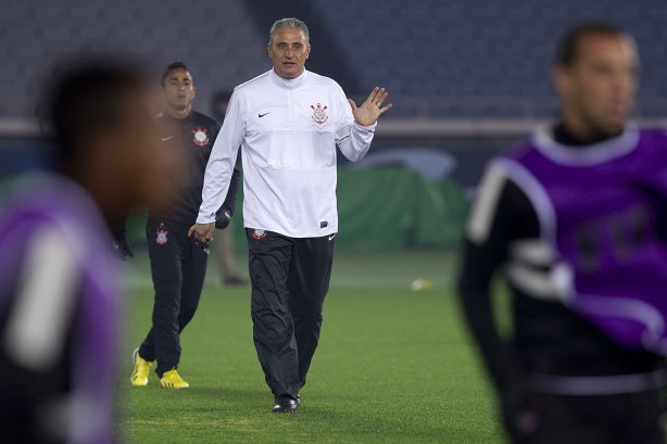 Durante o treino do Corinthians esta noite no Yokohama Stadium, na cidade de Yokohama/Japao; o time se prepara para o jogo contra o Chelsea/Inglaterra, amanhã, dia 16/12, domingo, na disputa do titulo de Campeão Mundial Interclubes 2012 organizado pela FIFA - Yokohama/Japan