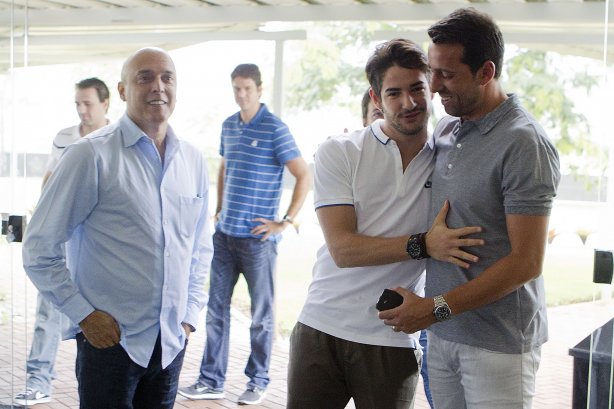 O atacante Alexandre Pato antes dos exames realizados esta manhã no CT Joaquim Grava, localizado no Parque Ecológico do Tiete. O próximo jogo da equipe será domingo, dia 20/01, contra o Paulista de Jundiaí, no estádio Jaime Cintra , em Jundiaí, válido pela 1ª rodada do Campeonato Paulista de 2013