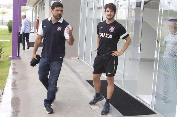 O atacante Alexandre Pato antes dos exames realizados esta manhã no CT Joaquim Grava, localizado no Parque Ecológico do Tiete. O próximo jogo da equipe será domingo, dia 20/01, contra o Paulista de Jundiaí, no estádio Jaime Cintra , em Jundiaí, válido pela 1ª rodada do Campeonato Paulista de 2013