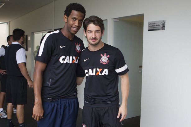 O atacante Alexandre Pato antes dos exames realizados esta manhã no CT Joaquim Grava, localizado no Parque Ecológico do Tiete. O próximo jogo da equipe será domingo, dia 20/01, contra o Paulista de Jundiaí, no estádio Jaime Cintra , em Jundiaí, válido pela 1ª rodada do Campeonato Paulista de 2013
