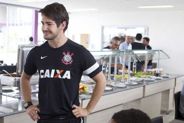 O atacante Alexandre Pato antes dos exames realizados esta manhã no CT Joaquim Grava, localizado no Parque Ecológico do Tiete. O próximo jogo da equipe será domingo, dia 20/01, contra o Paulista de Jundiaí, no estádio Jaime Cintra , em Jundiaí, válido pela 1ª rodada do Campeonato Paulista de 2013