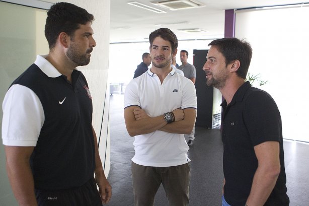 O atacante Alexandre Pato antes dos exames realizados esta manhã no CT Joaquim Grava, localizado no Parque Ecológico do Tiete. O próximo jogo da equipe será domingo, dia 20/01, contra o Paulista de Jundiaí, no estádio Jaime Cintra , em Jundiaí, válido pela 1ª rodada do Campeonato Paulista de 2013
