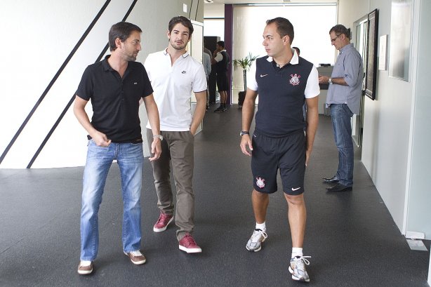 O atacante Alexandre Pato antes dos exames realizados esta manhã no CT Joaquim Grava, localizado no Parque Ecológico do Tiete. O próximo jogo da equipe será domingo, dia 20/01, contra o Paulista de Jundiaí, no estádio Jaime Cintra , em Jundiaí, válido pela 1ª rodada do Campeonato Paulista de 2013