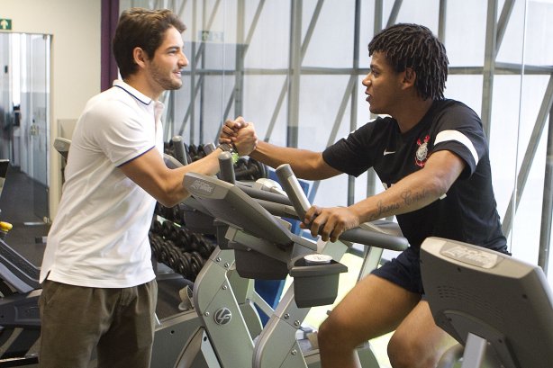 O atacante Alexandre Pato antes dos exames realizados esta manhã no CT Joaquim Grava, localizado no Parque Ecológico do Tiete. O próximo jogo da equipe será domingo, dia 20/01, contra o Paulista de Jundiaí, no estádio Jaime Cintra , em Jundiaí, válido pela 1ª rodada do Campeonato Paulista de 2013