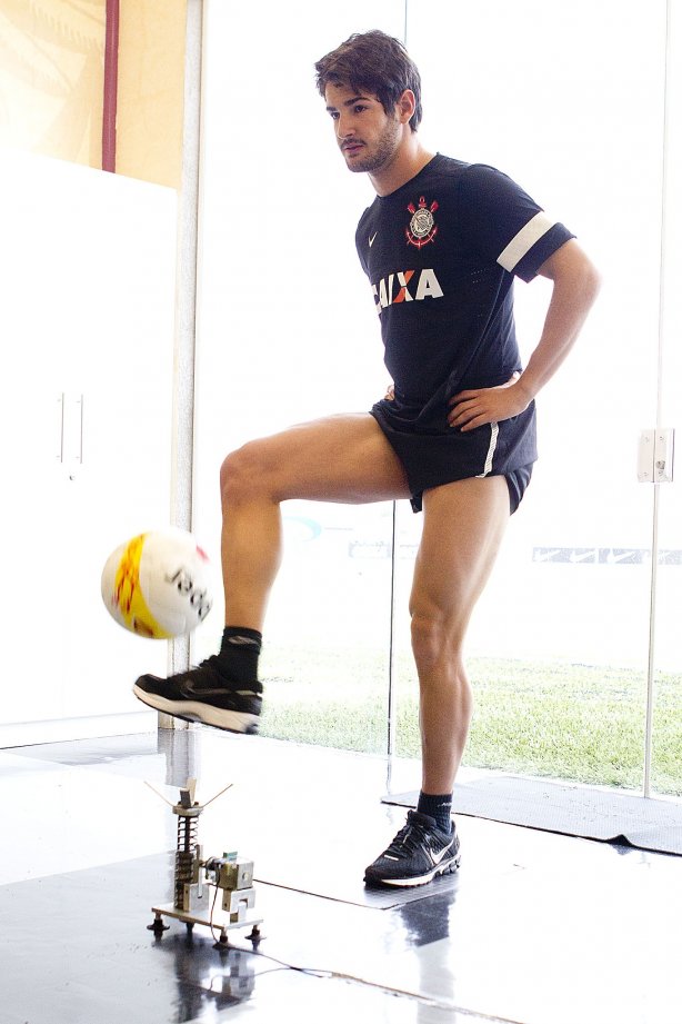 O atacante Alexandre Pato continua seus exames esta tarde no CT Joaquim Grava, localizado no Parque Ecológico do Tiete. O próximo jogo da equipe será domingo, dia 20/01, contra o Paulista de Jundiaí, no estádio Jaime Cintra , em Jundiaí, válido pela 1ª rodada do Campeonato Paulista de 2013