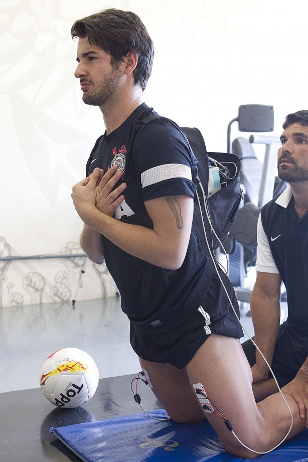 O atacante Alexandre Pato continua seus exames esta tarde no CT Joaquim Grava, localizado no Parque Ecológico do Tiete. O próximo jogo da equipe será domingo, dia 20/01, contra o Paulista de Jundiaí, no estádio Jaime Cintra , em Jundiaí, válido pela 1ª rodada do Campeonato Paulista de 2013