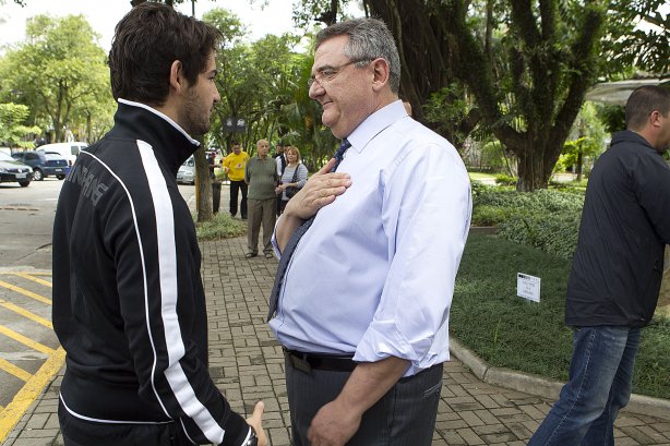 O atacante Alexandre Pato foi visitar o presidente Mario Gobbi durante o treino desta manhã no CT Joaquim Grava, localizado no Parque Ecológico do Tiete. O próximo jogo da equipe será domingo, dia 20/01, contra o Paulista de Jundiaí, no estádio Jaime Cintra , em Jundiaí, válido pela 1ª rodada do Campeonato Paulista de 2013
