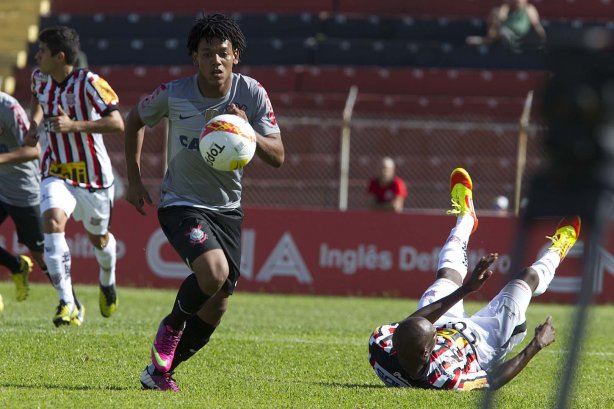 Durante o jogo esta tarde entre Paulista x Corinthians, no estádio Jaime Cintra , em Jundiaí, válido pela 1ª rodada do Campeonato Paulista 2013 - Jundiaí/SP