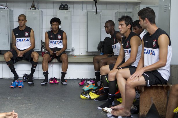 Nos vestiários antes do jogo desta tarde entre Paulista x Corinthians, no estádio Jaime Cintra , em Jundiaí, válido pela 1ª rodada do Campeonato Paulista 2013 - Jundiaí/SP
