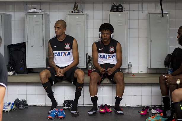 Nos vestiários antes do jogo desta tarde entre Paulista x Corinthians, no estádio Jaime Cintra , em Jundiaí, válido pela 1ª rodada do Campeonato Paulista 2013 - Jundiaí/SP