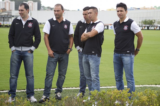 O time de futsal do Corinthians foi apresentado após o treino realizado desta manhã no CT Joaquim Grava, localizado no Parque Ecológico do Tiete. O próximo jogo da equipe será amanhã, quarta-feira, dia 23/01, contra a Ponte Preta, de Campinas, no estádio do Pacaembu, válido pela 1ª rodada do Campeonato Paulista de 2013