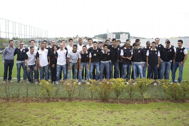 O time de futsal do Corinthians foi apresentado após o treino realizado desta manhã no CT Joaquim Grava, localizado no Parque Ecológico do Tiete. O próximo jogo da equipe será amanhã, quarta-feira, dia 23/01, contra a Ponte Preta, de Campinas, no estádio do Pacaembu, válido pela 1ª rodada do Campeonato Paulista de 2013
