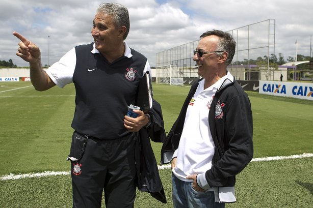 O time de futsal do Corinthians foi apresentado após o treino realizado desta manhã no CT Joaquim Grava, localizado no Parque Ecológico do Tiete. O próximo jogo da equipe será amanhã, quarta-feira, dia 23/01, contra a Ponte Preta, de Campinas, no estádio do Pacaembu, válido pela 1ª rodada do Campeonato Paulista de 2013