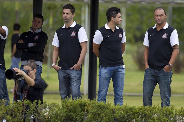 O time de futsal do Corinthians foi apresentado após o treino realizado desta manhã no CT Joaquim Grava, localizado no Parque Ecológico do Tiete. O próximo jogo da equipe será amanhã, quarta-feira, dia 23/01, contra a Ponte Preta, de Campinas, no estádio do Pacaembu, válido pela 1ª rodada do Campeonato Paulista de 2013