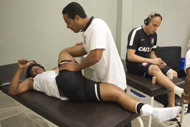 Nos vestiários antes da partida entre Corinthians x Ponte Preta/Campinas realizada esta tarde no estádio do Pacaembu, jogo válido pela 1ª rodada do Campeonato Paulista de 2013