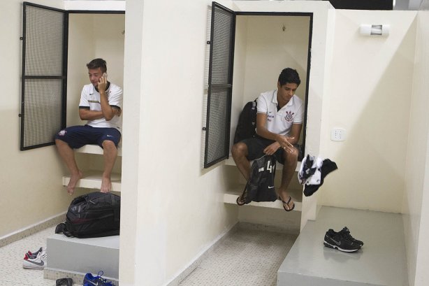 Nos vestiários antes da partida entre Corinthians x Ponte Preta/Campinas realizada esta tarde no estádio do Pacaembu, jogo válido pela 1ª rodada do Campeonato Paulista de 2013