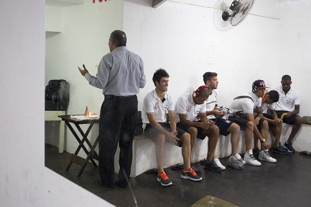Nos vestiários antes da partida entre Mirassol x Corinthians realizada esta tarde no estádio José Maia, jogo válido pela 3ª rodada do Campeonato Paulista de 2013