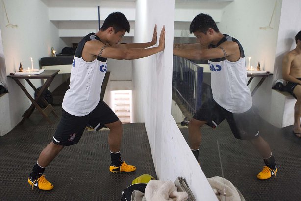 Nos vestiários antes da partida entre Mirassol x Corinthians realizada esta tarde no estádio José Maia, jogo válido pela 3ª rodada do Campeonato Paulista de 2013