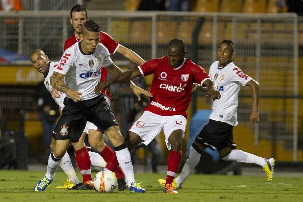 Durante a partida entre Corinthians x Mogi Mirim realizada esta noite no estádio do Pacaembu, jogo válido pela 4ª rodada do Campeonato Paulista de 2013