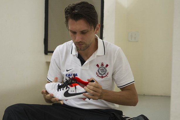 Nos vestiários antes da partida entre Corinthians x Mogi Mirim realizada esta noite no estádio do Pacaembu, jogo válido pela 4ª rodada do Campeonato Paulista de 2013