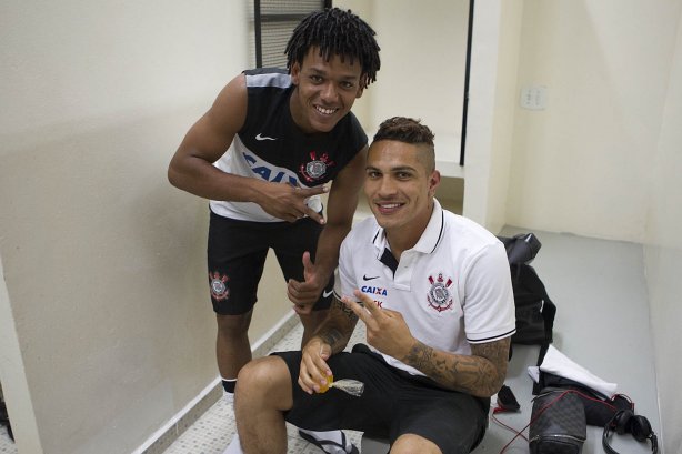 Nos vestiários antes da partida entre Corinthians x Mogi Mirim realizada esta noite no estádio do Pacaembu, jogo válido pela 4ª rodada do Campeonato Paulista de 2013