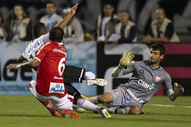 Durante a partida entre Corinthians x Mogi Mirim realizada esta noite no estádio do Pacaembu, jogo válido pela 4ª rodada do Campeonato Paulista de 2013