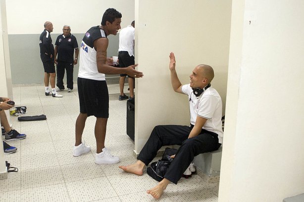 Nos vestiários antes da partida entre Corinthians x Oeste, de Itápolis realizada esta tarde no estádio do Pacaembu, jogo válido pela 5ª rodada do Campeonato Paulista de 2013
