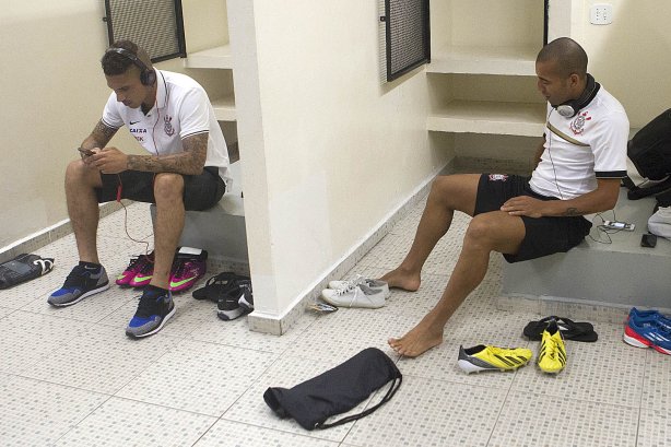 Nos vestiários antes da partida entre Corinthians x Oeste, de Itápolis realizada esta tarde no estádio do Pacaembu, jogo válido pela 5ª rodada do Campeonato Paulista de 2013