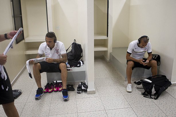 Nos vestiários antes da partida entre Corinthians x Oeste, de Itápolis realizada esta tarde no estádio do Pacaembu, jogo válido pela 5ª rodada do Campeonato Paulista de 2013