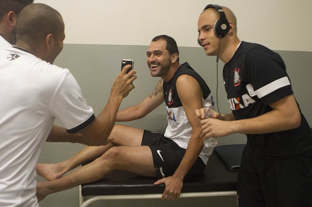 Nos vestiários antes da partida entre Corinthians x Oeste, de Itápolis realizada esta tarde no estádio do Pacaembu, jogo válido pela 5ª rodada do Campeonato Paulista de 2013