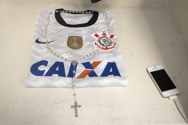 Nos vestiários antes da partida entre Corinthians x Oeste, de Itápolis realizada esta tarde no estádio do Pacaembu, jogo válido pela 5ª rodada do Campeonato Paulista de 2013