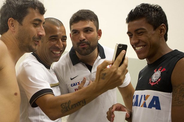 Nos vestiários antes da partida entre Corinthians x Oeste, de Itápolis realizada esta tarde no estádio do Pacaembu, jogo válido pela 5ª rodada do Campeonato Paulista de 2013