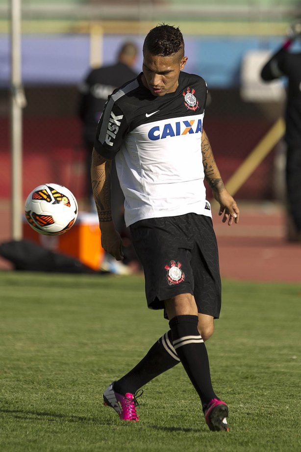Durante o treino esta tarde no Estadium Felix Capriles, em Cochabamba. O próximo jogo da equipe será quarta-feira, 20/02, contra o San José, na cidade de Oruro/Bolivia, primeiro jogo da fase de classificação da Copa Libertadores de América 2013