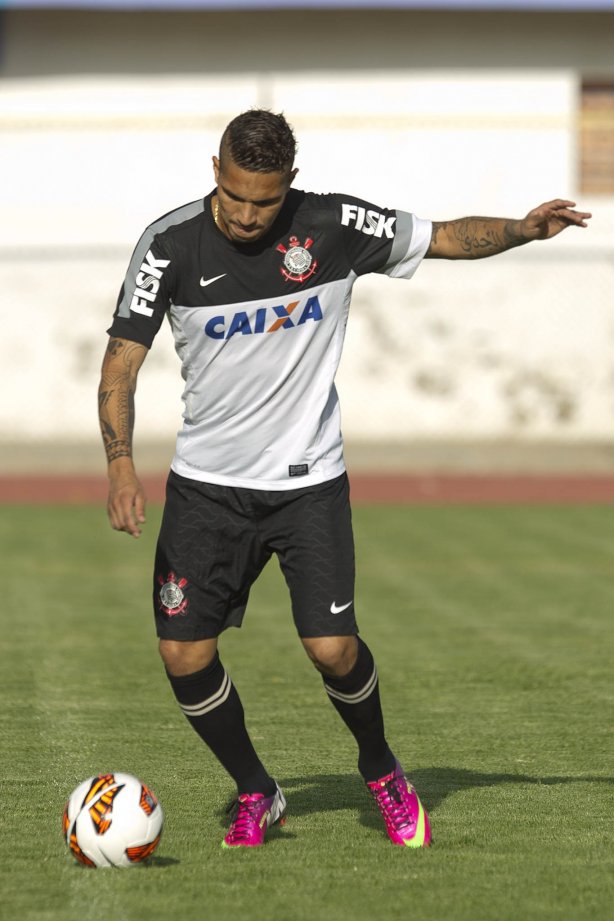 Durante o treino esta tarde no Estadium Felix Capriles, em Cochabamba. O próximo jogo da equipe será quarta-feira, 20/02, contra o San José, na cidade de Oruro/Bolivia, primeiro jogo da fase de classificação da Copa Libertadores de América 2013