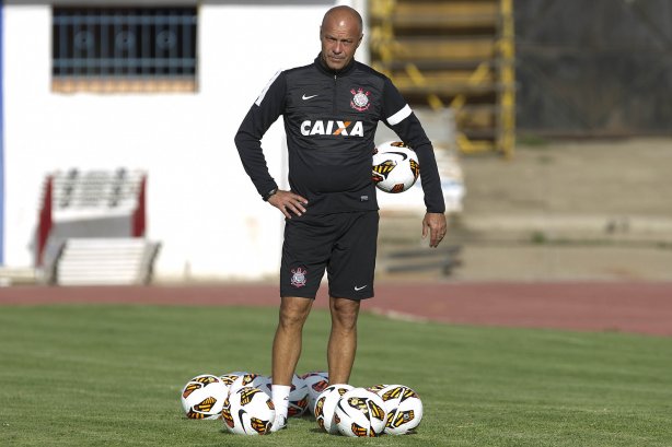Durante o treino esta tarde no Estadium Felix Capriles, em Cochabamba. O próximo jogo da equipe será quarta-feira, 20/02, contra o San José, na cidade de Oruro/Bolivia, primeiro jogo da fase de classificação da Copa Libertadores de América 2013