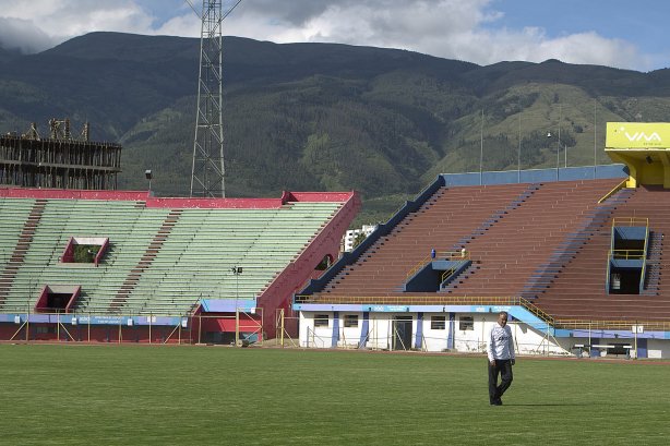 Durante o treino esta tarde no Estadium Felix Capriles, em Cochabamba. O próximo jogo da equipe será quarta-feira, 20/02, contra o San José, na cidade de Oruro/Bolivia, primeiro jogo da fase de classificação da Copa Libertadores de América 2013