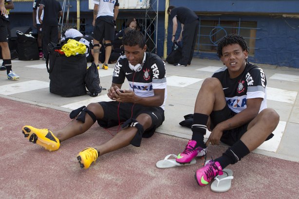 Durante o treino esta tarde no Estadium Felix Capriles, em Cochabamba. O próximo jogo da equipe será quarta-feira, 20/02, contra o San José, na cidade de Oruro/Bolivia, primeiro jogo da fase de classificação da Copa Libertadores de América 2013
